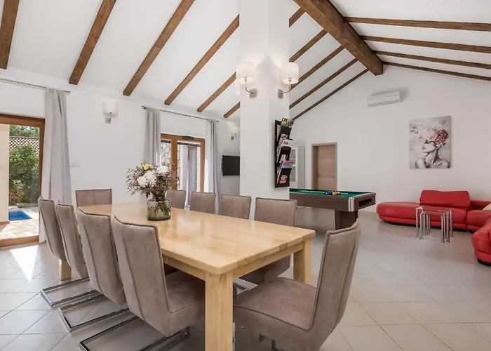 Awesome In With Kitchen בית נופש