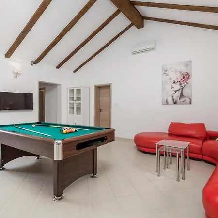 Awesome In With Kitchen * Gostinjac